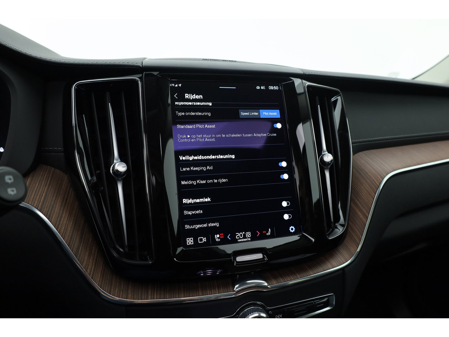 Volvo XC60 2.0 T8 Plug-in hybrid AWD Ultimate Bright |SOH 98.5% | Pano | H&K Audio | Stoel-Stuurverw. | Stoelventilatie | 360cam | Memory Seats | Head-Up