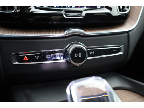 Volvo XC60 2.0 T8 Plug-in hybrid AWD Ultimate Bright |SOH 98.5% | Pano | H&K Audio | Stoel-Stuurverw. | Stoelventilatie | 360cam | Memory Seats | Head-Up
