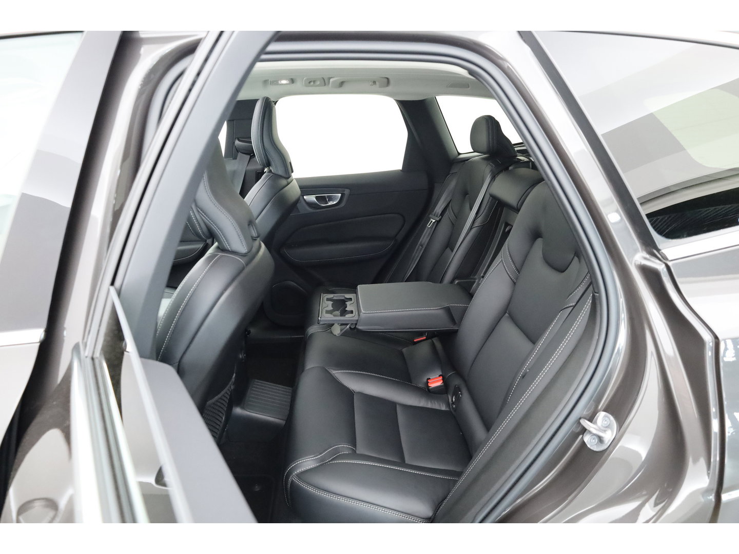 Volvo XC60 2.0 T8 Plug-in hybrid AWD Ultimate Bright |SOH 98.5% | Pano | H&K Audio | Stoel-Stuurverw. | Stoelventilatie | 360cam | Memory Seats | Head-Up