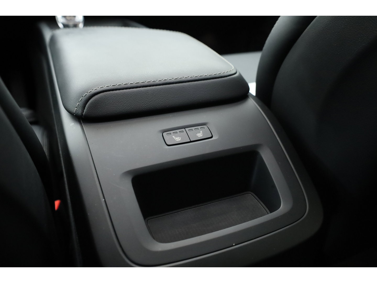 Volvo XC60 2.0 T8 Plug-in hybrid AWD Ultimate Bright |SOH 98.5% | Pano | H&K Audio | Stoel-Stuurverw. | Stoelventilatie | 360cam | Memory Seats | Head-Up