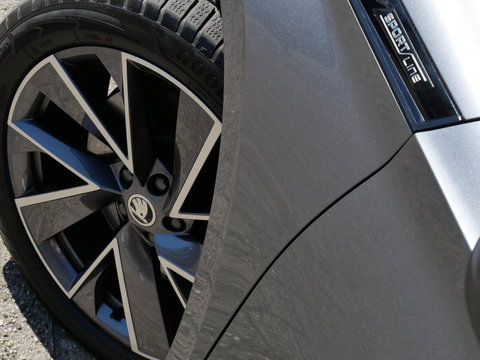 Škoda Enyaq iV 80 SPORTLINE/ TREKHAAK/ WARMTEPOMP/ MATRIX LED/ SOH 96%