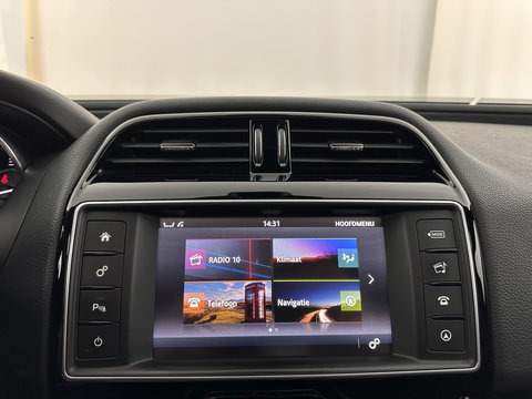 Jaguar XE 2.0 D Portfolio R-Sport Aut. *PANO | ADAPTIVE-CRUISE | LEATHER-FABRIC | XENON | MERIDIAN-SOUND | HEATED-SPORTSEATS | NAVI-FULLMAP | KEYLESS | SHIFT-PADDLES | 19''ALU*