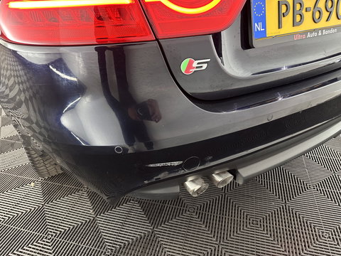 Jaguar XE 2.0 D Portfolio R-Sport Aut. *PANO | ADAPTIVE-CRUISE | LEATHER-FABRIC | XENON | MERIDIAN-SOUND | HEATED-SPORTSEATS | NAVI-FULLMAP | KEYLESS | SHIFT-PADDLES | 19''ALU*