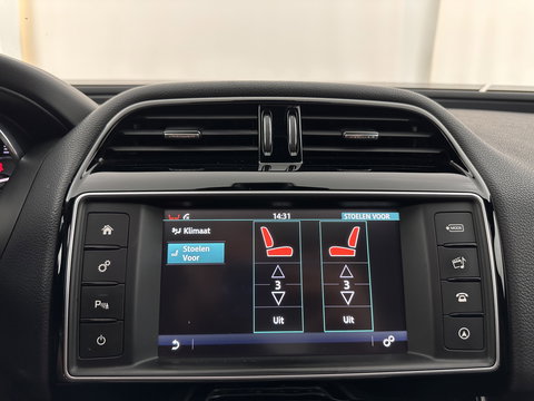 Jaguar XE 2.0 D Portfolio R-Sport Aut. *PANO | ADAPTIVE-CRUISE | LEATHER-FABRIC | XENON | MERIDIAN-SOUND | HEATED-SPORTSEATS | NAVI-FULLMAP | KEYLESS | SHIFT-PADDLES | 19''ALU*
