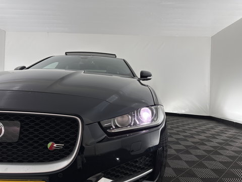 Jaguar XE 2.0 D Portfolio R-Sport Aut. *PANO | ADAPTIVE-CRUISE | LEATHER-FABRIC | XENON | MERIDIAN-SOUND | HEATED-SPORTSEATS | NAVI-FULLMAP | KEYLESS | SHIFT-PADDLES | 19''ALU*