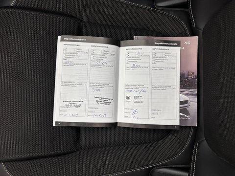 Jaguar XE 2.0 D Portfolio R-Sport Aut. *PANO | ADAPTIVE-CRUISE | LEATHER-FABRIC | XENON | MERIDIAN-SOUND | HEATED-SPORTSEATS | NAVI-FULLMAP | KEYLESS | SHIFT-PADDLES | 19''ALU*