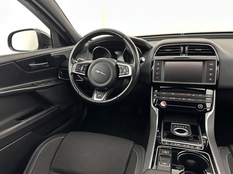 Jaguar XE 2.0 D Portfolio R-Sport Aut. *PANO | ADAPTIVE-CRUISE | LEATHER-FABRIC | XENON | MERIDIAN-SOUND | HEATED-SPORTSEATS | NAVI-FULLMAP | KEYLESS | SHIFT-PADDLES | 19''ALU*