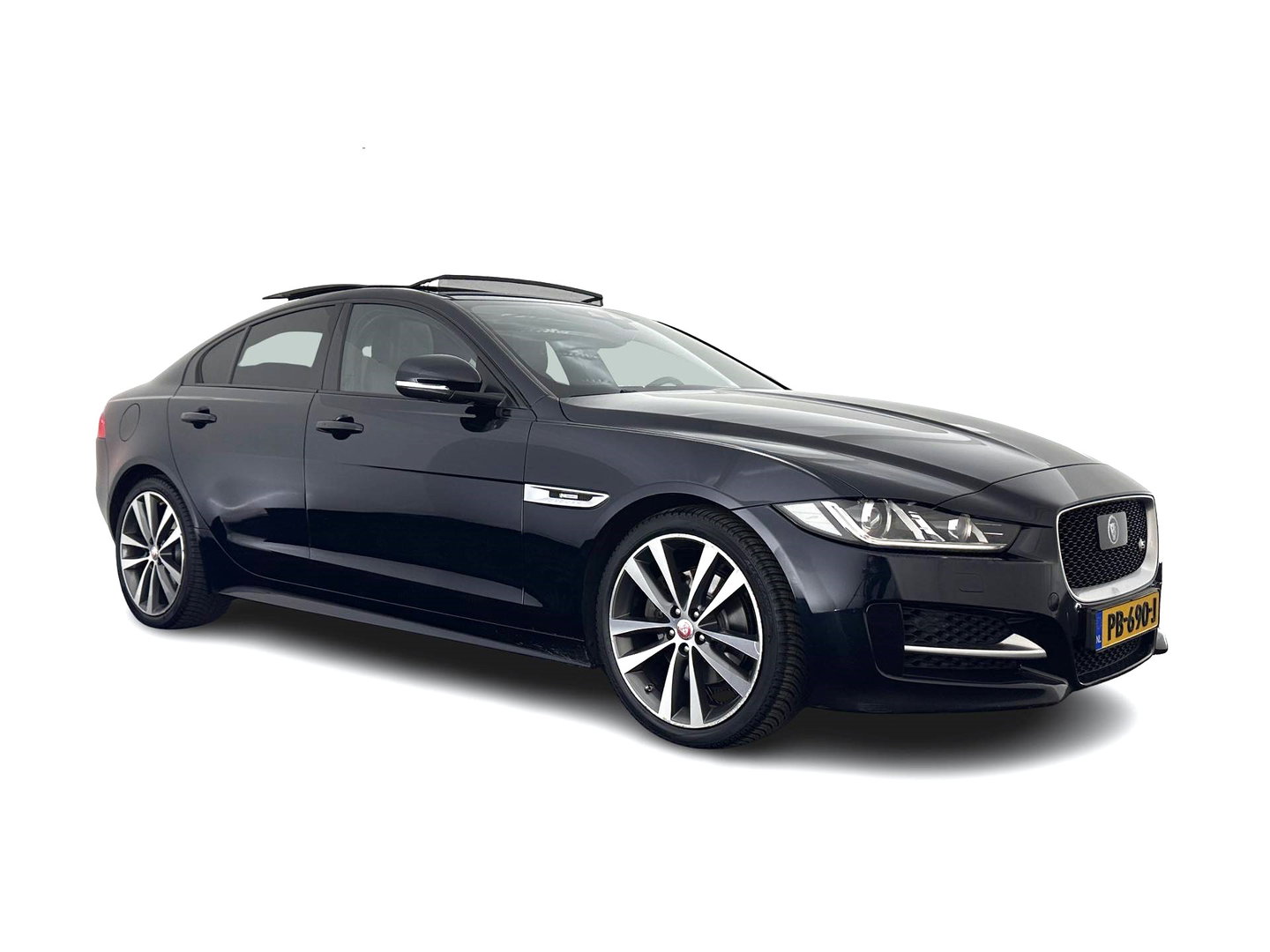 Jaguar XE 2.0 D Portfolio R-Sport Aut. *PANO | ADAPTIVE-CRUISE | LEATHER-FABRIC | XENON | MERIDIAN-SOUND | HEATED-SPORTSEATS | NAVI-FULLMAP | KEYLESS | SHIFT-PADDLES | 19''ALU*