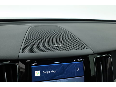 Volvo XC60 2.0 T6 Plug-in hybrid AWD Plus Dark | Trekhaak | Pano | Blis | ACC | 360 Camera | H&K Audio | Mem Stoelen |