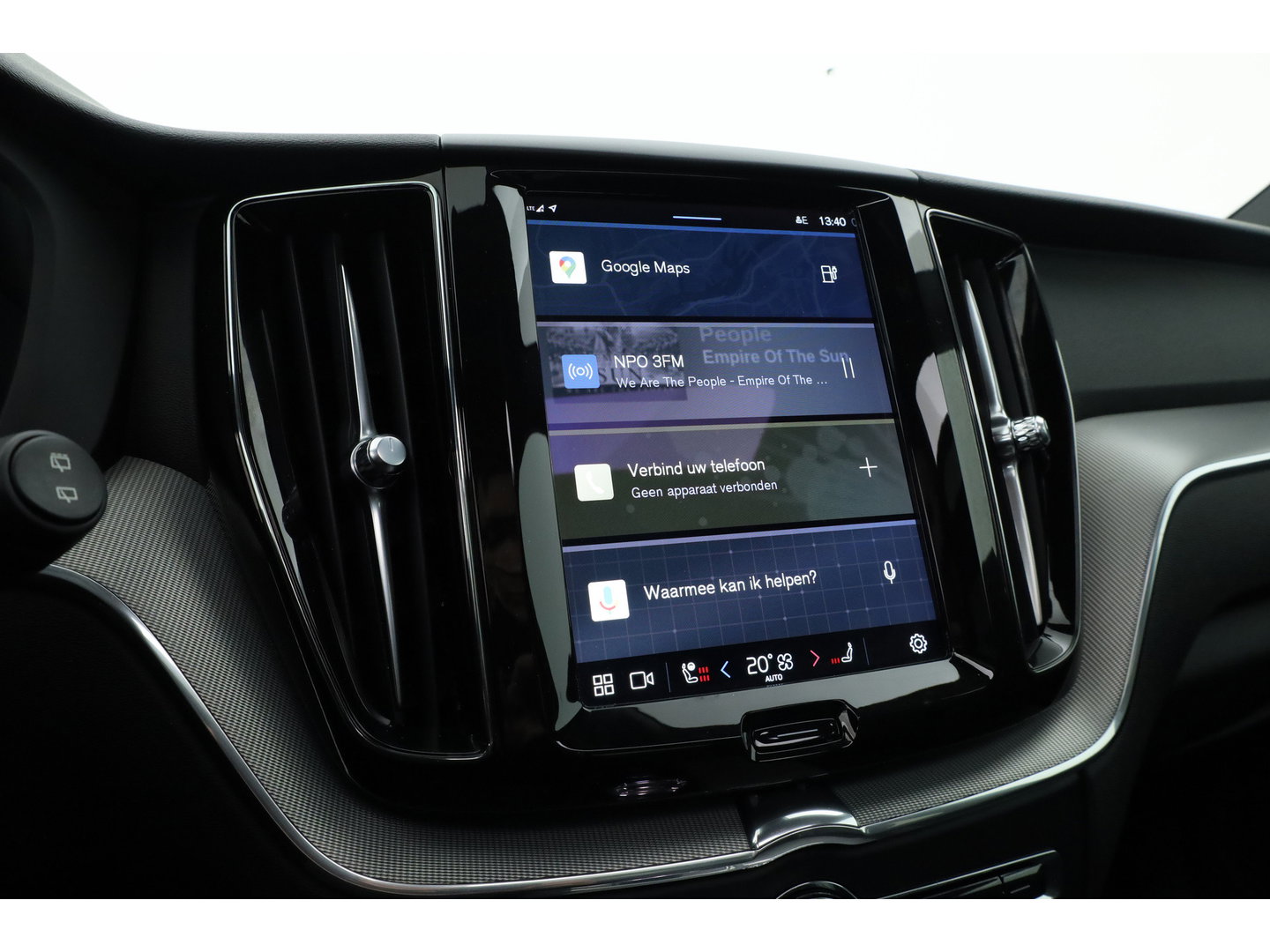 Volvo XC60 2.0 T6 Plug-in hybrid AWD Plus Dark | Trekhaak | Pano | Blis | ACC | 360 Camera | H&K Audio | Mem Stoelen |