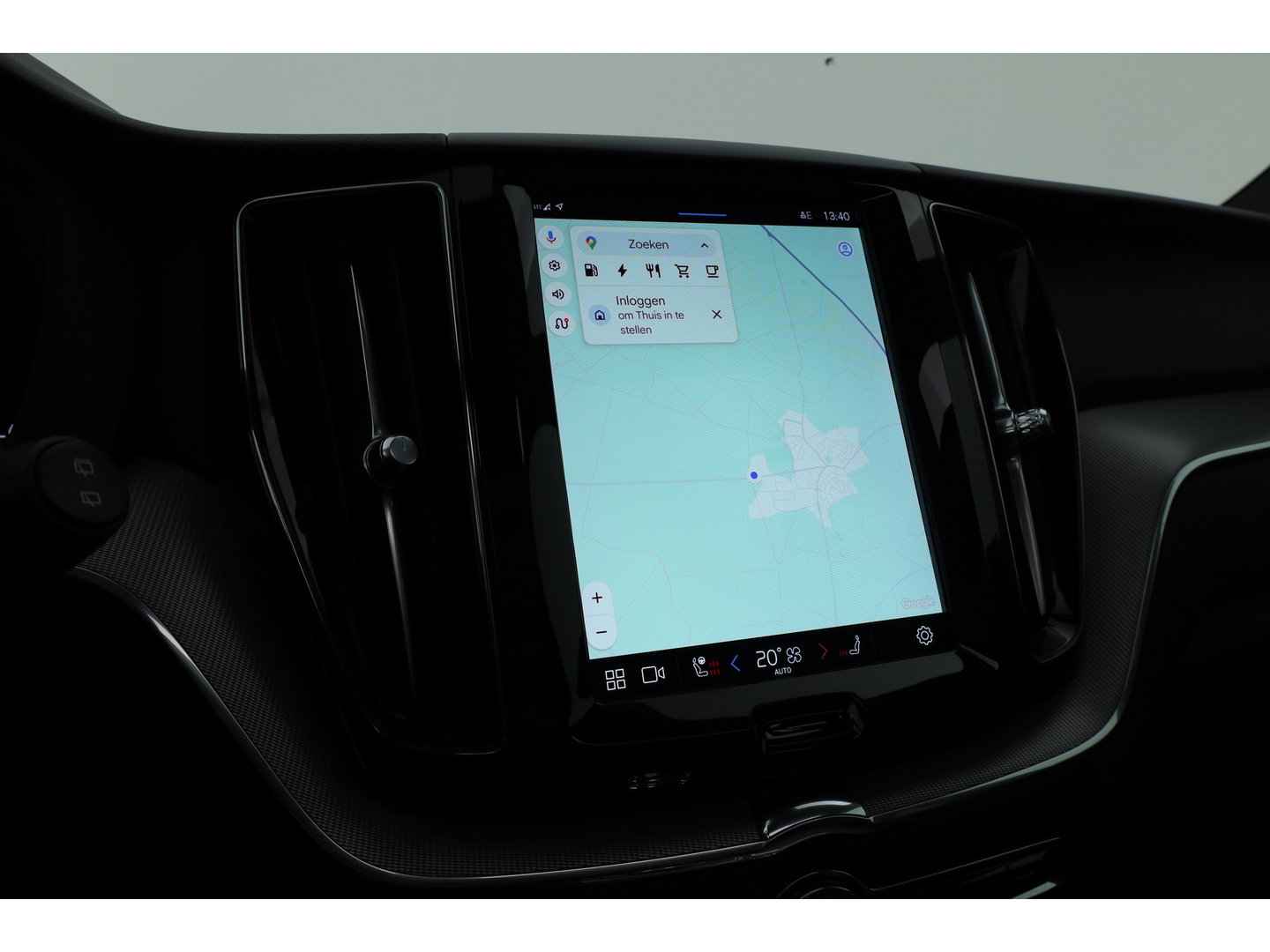 Volvo XC60 2.0 T6 Plug-in hybrid AWD Plus Dark | Trekhaak | Pano | Blis | ACC | 360 Camera | H&K Audio | Mem Stoelen |