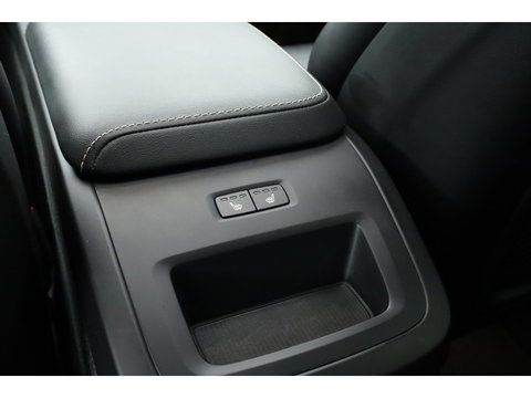 Volvo XC60 2.0 T6 Plug-in hybrid AWD Plus Dark | Trekhaak | Pano | Blis | ACC | 360 Camera | H&K Audio | Mem Stoelen |