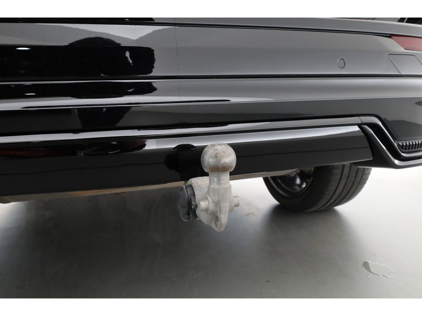 Volvo XC60 2.0 T6 Plug-in hybrid AWD Plus Dark | Trekhaak | Pano | Blis | ACC | 360 Camera | H&K Audio | Mem Stoelen |