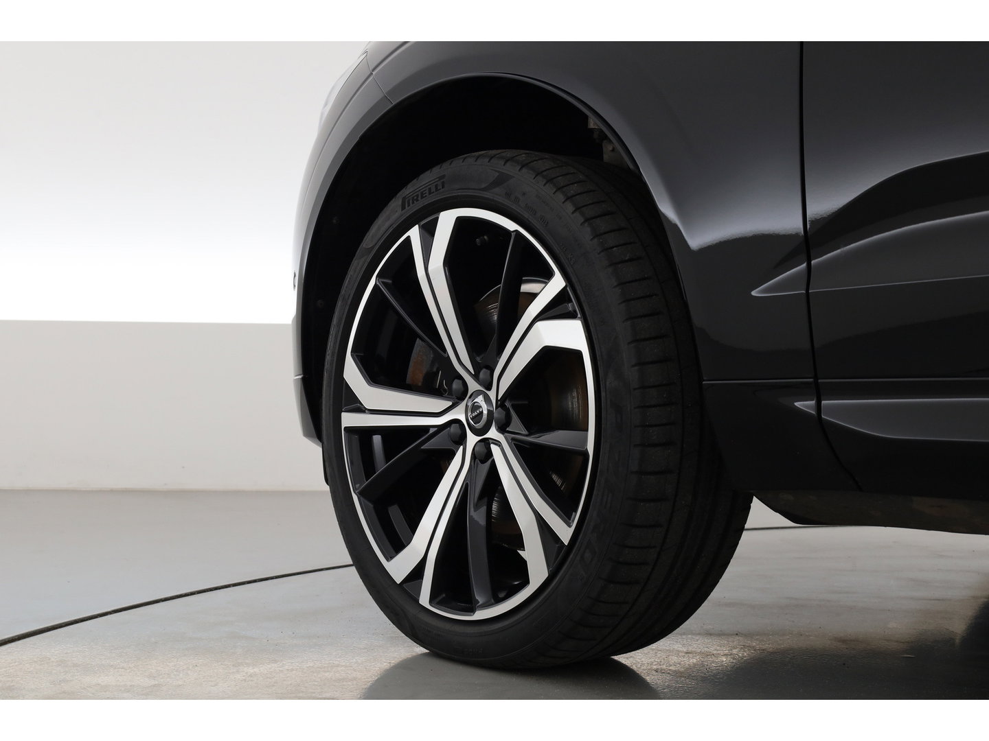 Volvo XC60 2.0 T6 Plug-in hybrid AWD Plus Dark | Trekhaak | Pano | Blis | ACC | 360 Camera | H&K Audio | Mem Stoelen |