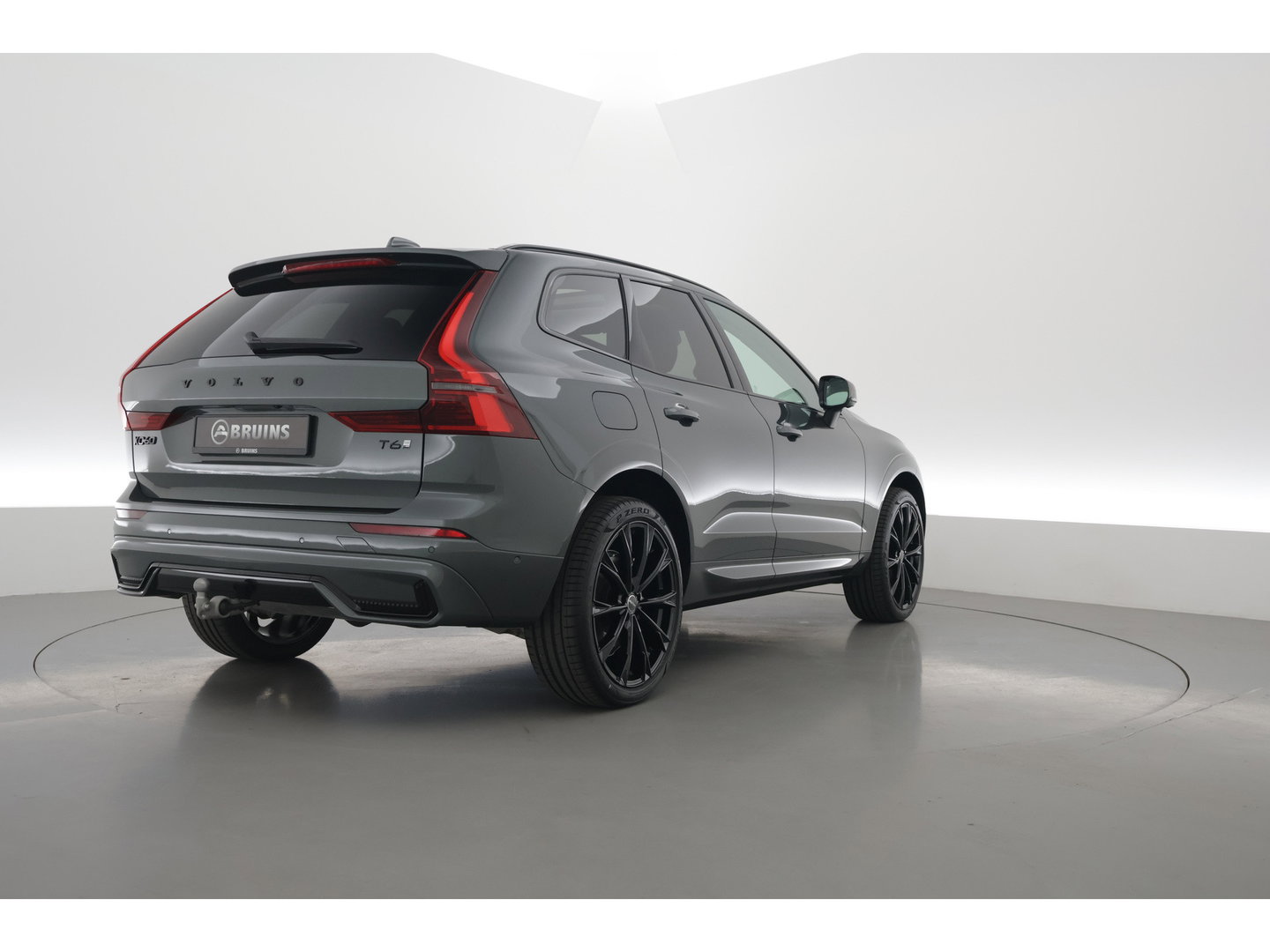 Volvo XC60 2.0 T6 Plug-in hybrid AWD Plus Dark | Facelift | Forest Lake Black Pack | Pano | 360 Cam. | Trekhaak |