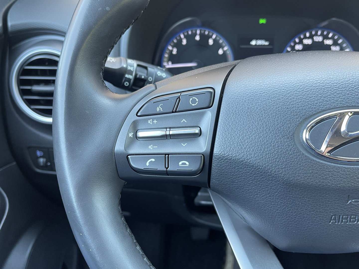 Hyundai KONA 1.0T Comfort | Cruise Control | Achteruitrijcamera | Apple Carplay | Android Auto | Parkeersensoren Achter | Trekhaak |