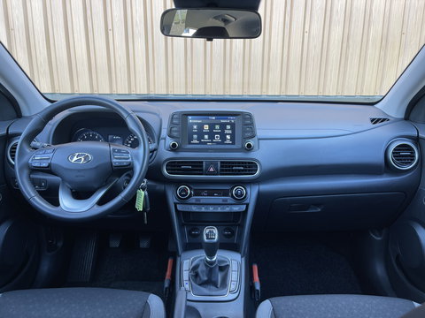 Hyundai KONA 1.0T Comfort | Cruise Control | Achteruitrijcamera | Apple Carplay | Android Auto | Parkeersensoren Achter | Trekhaak |