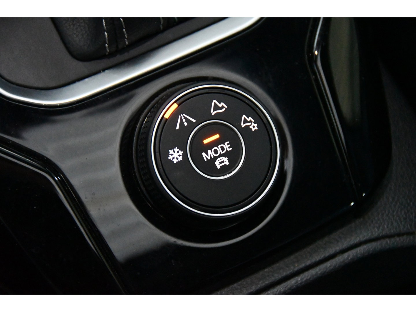 Volkswagen T-Roc 2.0 TSI 4Motion R Performence Akra Pano