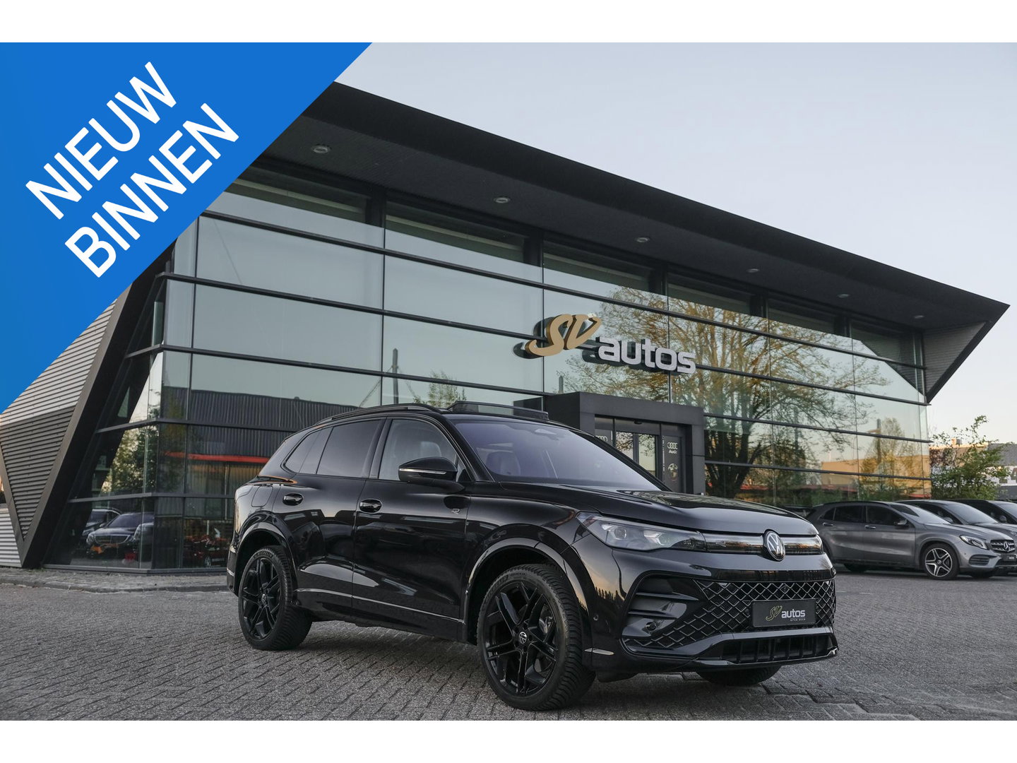 Volkswagen Tiguan 1.5 eHybrid 204pk R-Line Panoramadak Black Style Trekhaak Stoelkoeling BOMVOL!! NLauto 1e Eigenaar