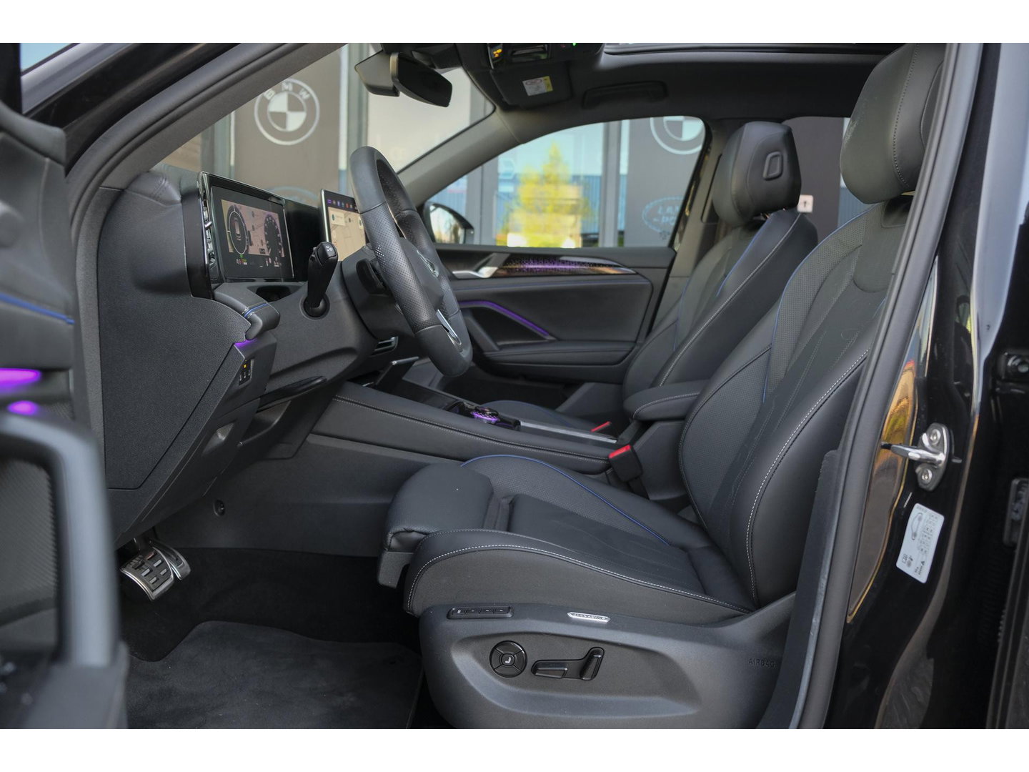 Volkswagen Tiguan 1.5 eHybrid 204pk R-Line Panoramadak Black Style Trekhaak Stoelkoeling BOMVOL!! NLauto 1e Eigenaar