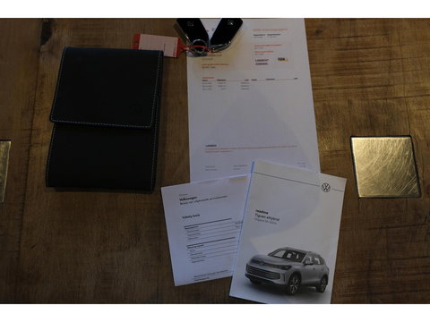 Volkswagen Tiguan 1.5 eHybrid 204pk R-Line Panoramadak Black Style Trekhaak Stoelkoeling BOMVOL!! NLauto 1e Eigenaar