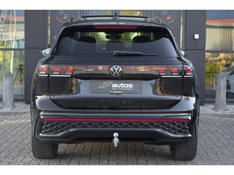 Volkswagen Tiguan 1.5 eHybrid 204pk R-Line Panoramadak Black Style Trekhaak Stoelkoeling BOMVOL!! NLauto 1e Eigenaar