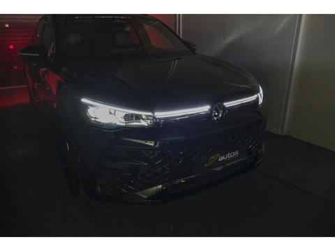 Volkswagen Tiguan 1.5 eHybrid 204pk R-Line Panoramadak Black Style Trekhaak Stoelkoeling BOMVOL!! NLauto 1e Eigenaar