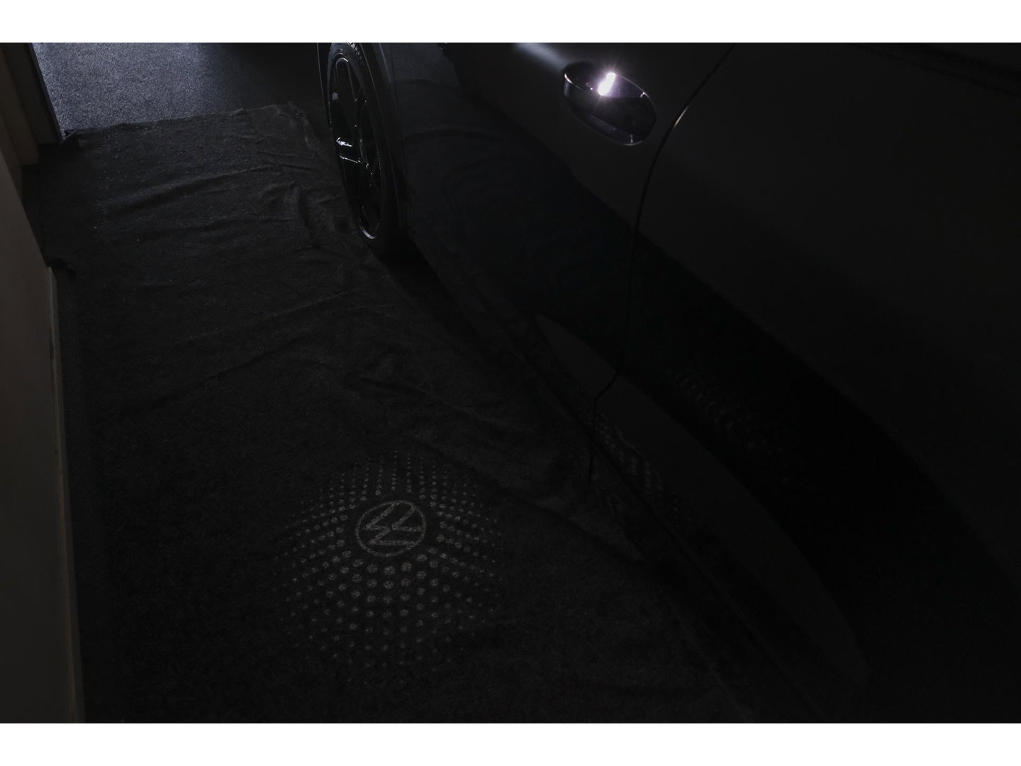 Volkswagen Tiguan 1.5 eHybrid 204pk R-Line Panoramadak Black Style Trekhaak Stoelkoeling BOMVOL!! NLauto 1e Eigenaar