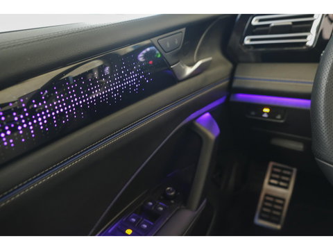 Volkswagen Tiguan 1.5 eHybrid 204pk R-Line Panoramadak Black Style Trekhaak Stoelkoeling BOMVOL!! NLauto 1e Eigenaar