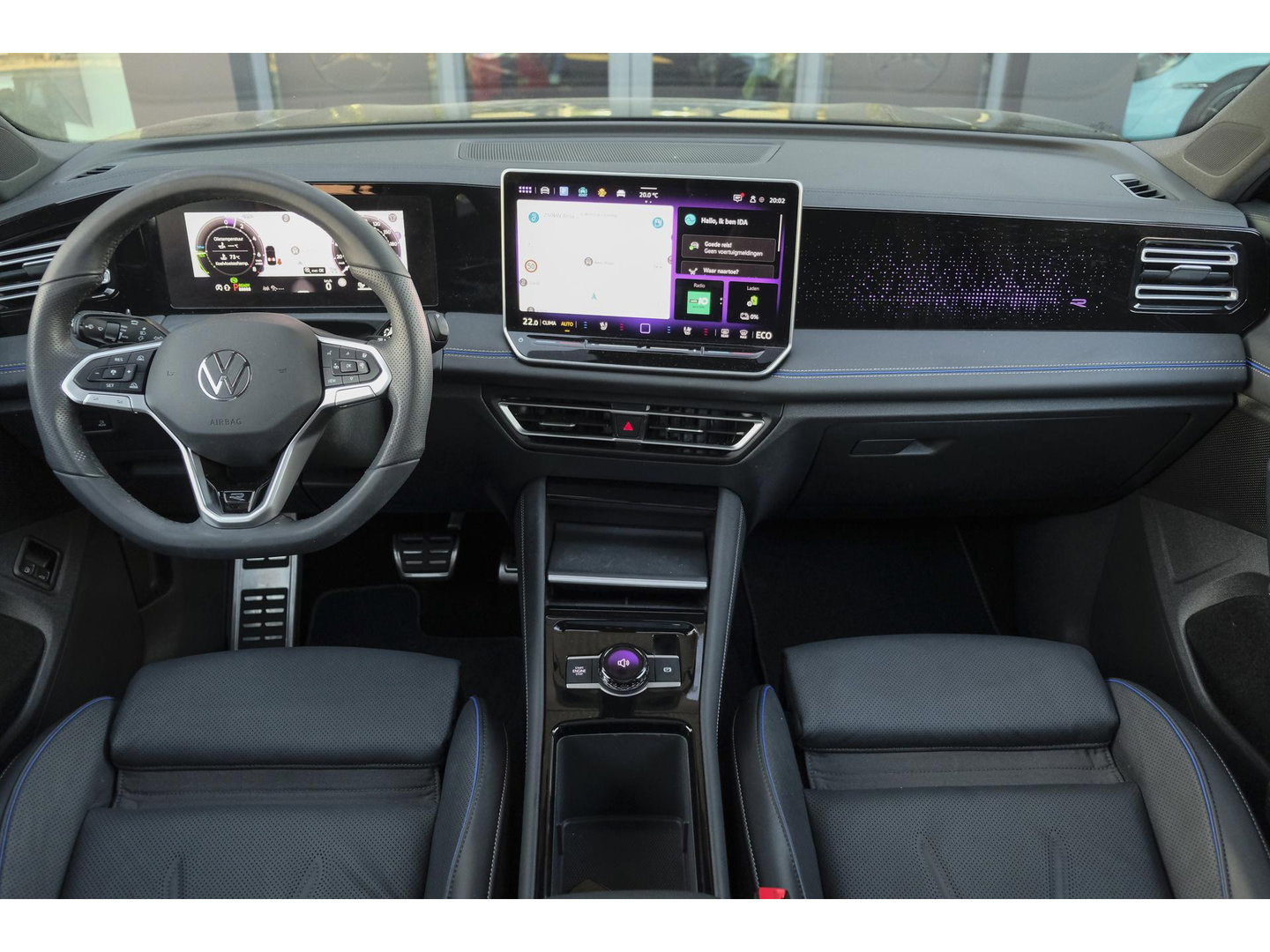 Volkswagen Tiguan 1.5 eHybrid 204pk R-Line Panoramadak Black Style Trekhaak Stoelkoeling BOMVOL!! NLauto 1e Eigenaar