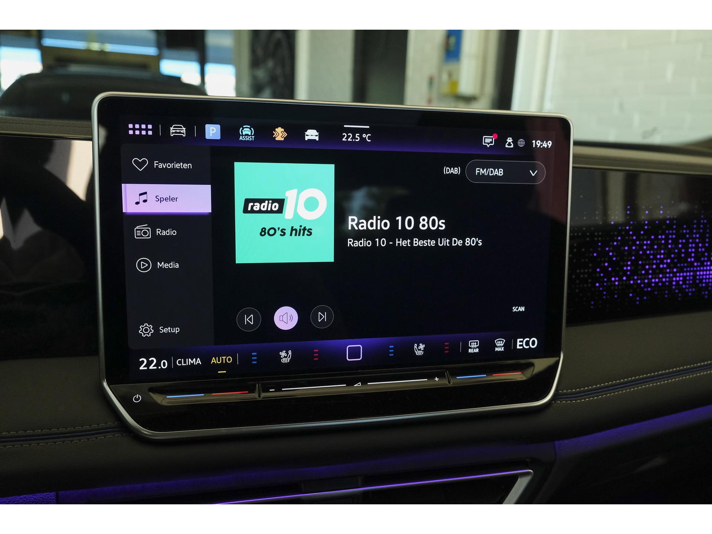 Volkswagen Tiguan 1.5 eHybrid 204pk R-Line Panoramadak Black Style Trekhaak Stoelkoeling BOMVOL!! NLauto 1e Eigenaar