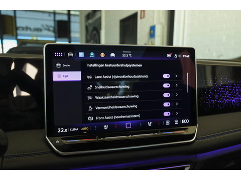 Volkswagen Tiguan 1.5 eHybrid 204pk R-Line Panoramadak Black Style Trekhaak Stoelkoeling BOMVOL!! NLauto 1e Eigenaar