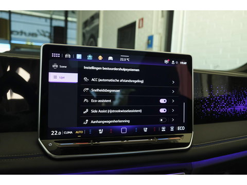 Volkswagen Tiguan 1.5 eHybrid 204pk R-Line Panoramadak Black Style Trekhaak Stoelkoeling BOMVOL!! NLauto 1e Eigenaar
