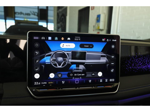 Volkswagen Tiguan 1.5 eHybrid 204pk R-Line Panoramadak Black Style Trekhaak Stoelkoeling BOMVOL!! NLauto 1e Eigenaar