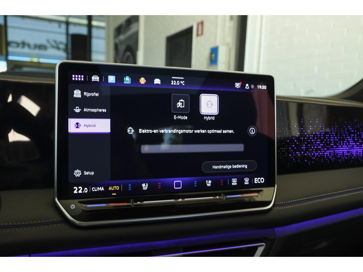 Volkswagen Tiguan 1.5 eHybrid 204pk R-Line Panoramadak Black Style Trekhaak Stoelkoeling BOMVOL!! NLauto 1e Eigenaar