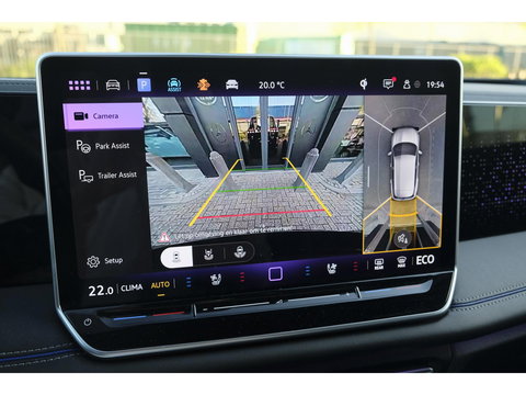 Volkswagen Tiguan 1.5 eHybrid 204pk R-Line Panoramadak Black Style Trekhaak Stoelkoeling BOMVOL!! NLauto 1e Eigenaar