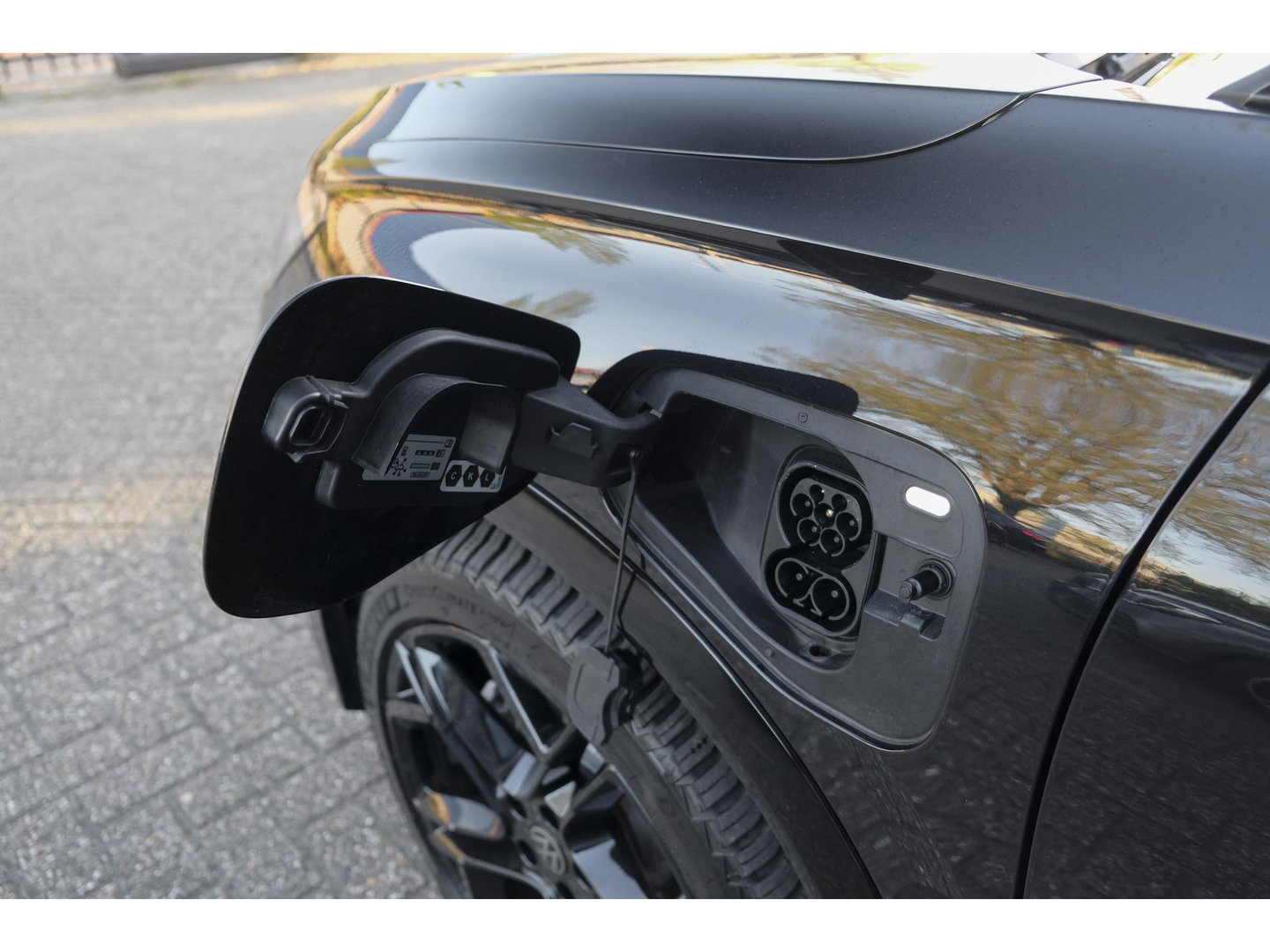Volkswagen Tiguan 1.5 eHybrid 204pk R-Line Panoramadak Black Style Trekhaak Stoelkoeling BOMVOL!! NLauto 1e Eigenaar