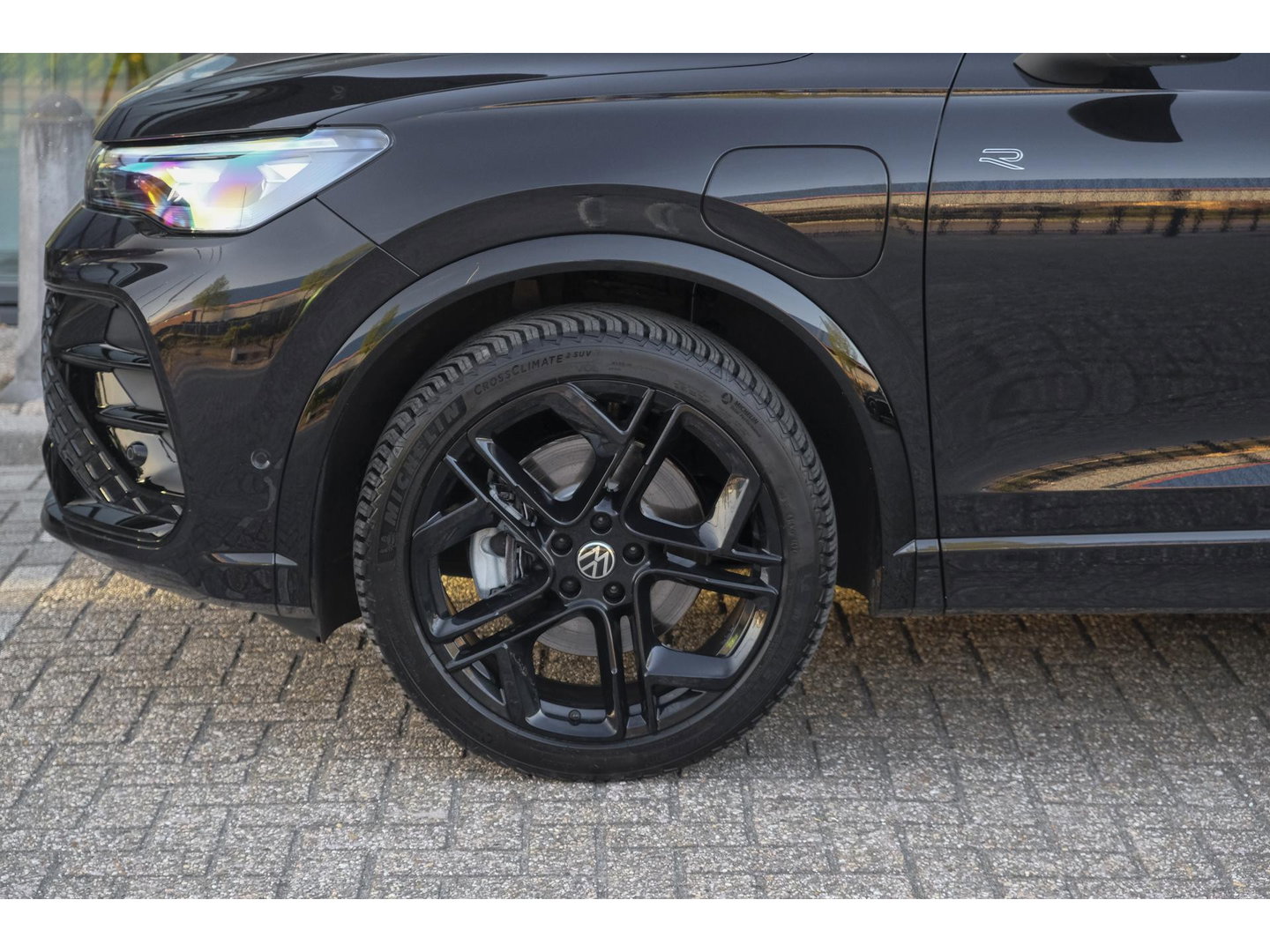 Volkswagen Tiguan 1.5 eHybrid 204pk R-Line Panoramadak Black Style Trekhaak Stoelkoeling BOMVOL!! NLauto 1e Eigenaar
