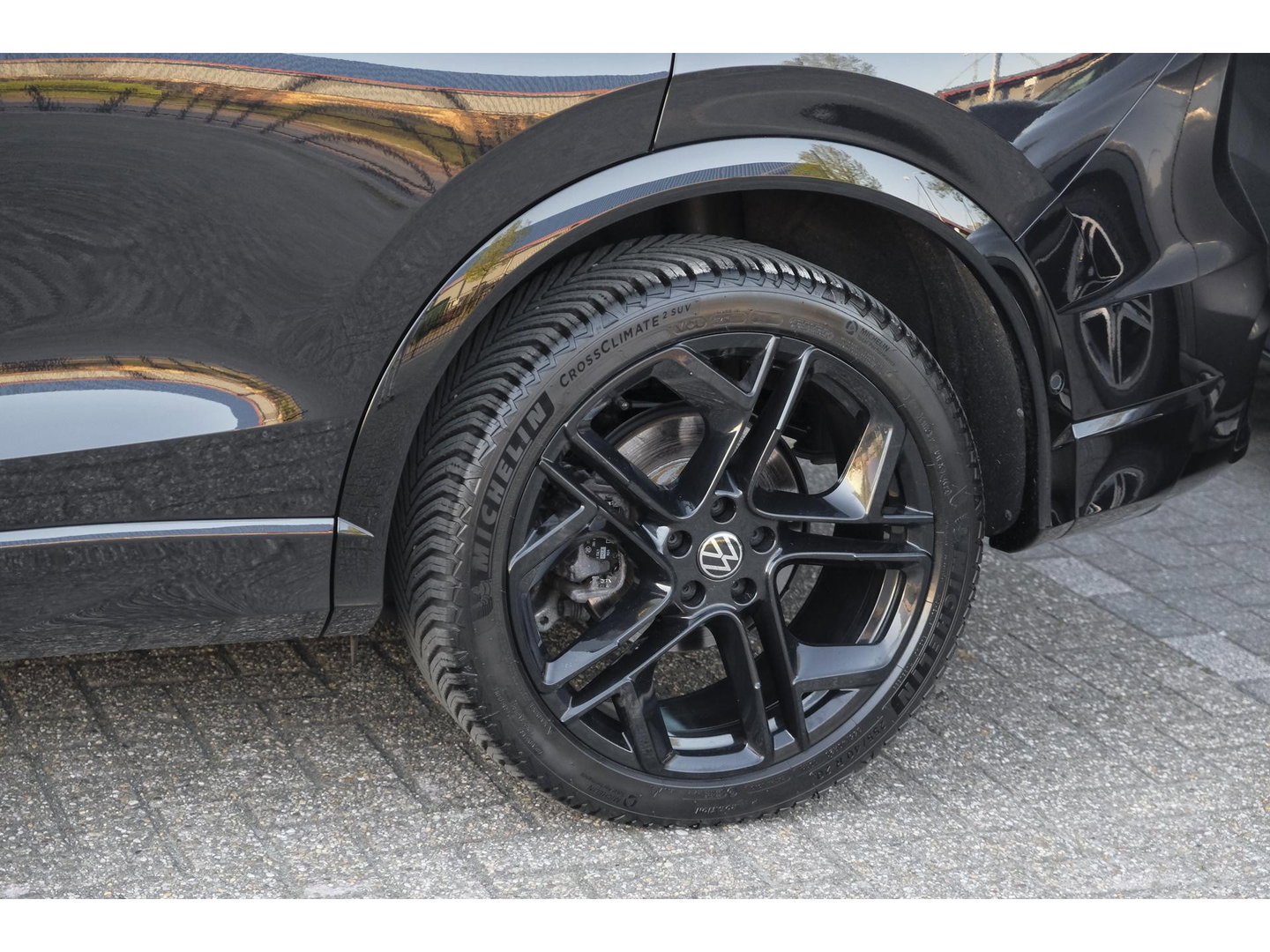 Volkswagen Tiguan 1.5 eHybrid 204pk R-Line Panoramadak Black Style Trekhaak Stoelkoeling BOMVOL!! NLauto 1e Eigenaar