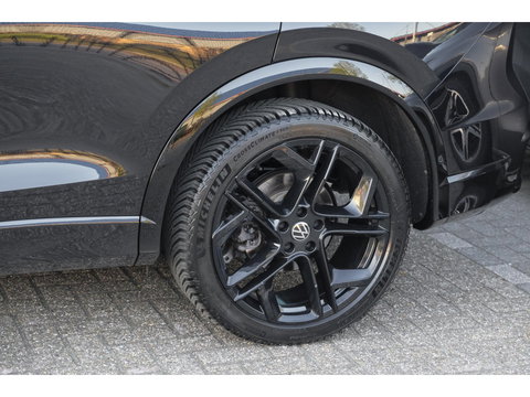 Volkswagen Tiguan 1.5 eHybrid 204pk R-Line Panoramadak Black Style Trekhaak Stoelkoeling BOMVOL!! NLauto 1e Eigenaar