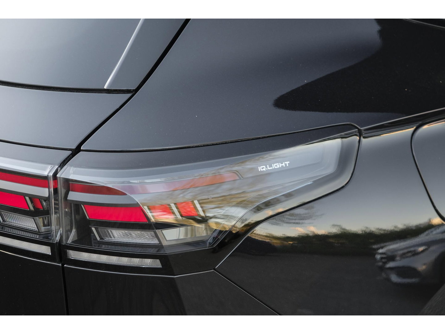 Volkswagen Tiguan 1.5 eHybrid 204pk R-Line Panoramadak Black Style Trekhaak Stoelkoeling BOMVOL!! NLauto 1e Eigenaar