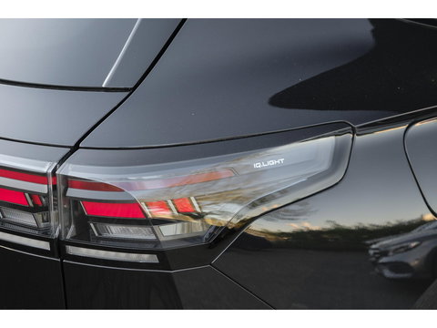 Volkswagen Tiguan 1.5 eHybrid 204pk R-Line Panoramadak Black Style Trekhaak Stoelkoeling BOMVOL!! NLauto 1e Eigenaar