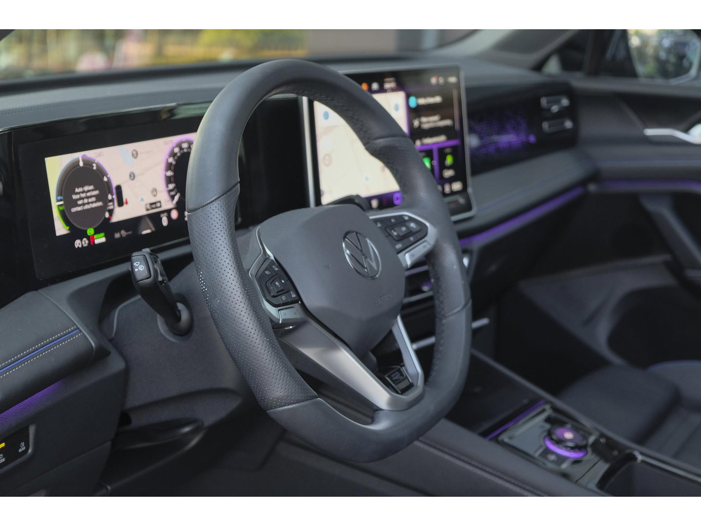 Volkswagen Tiguan 1.5 eHybrid 204pk R-Line Panoramadak Black Style Trekhaak Stoelkoeling BOMVOL!! NLauto 1e Eigenaar