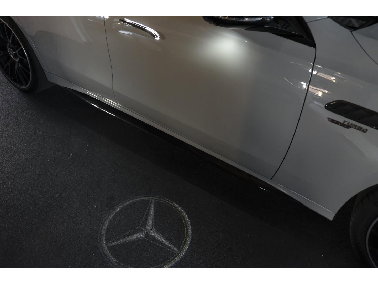 Mercedes-Benz E-Klasse Estate E53 AMG 612pk 4MATIC+ Panoramadak *BTW* Burmester 4d Massage Superscreen Stoelkoeling Trekhaak BOMVOL!! Alpin grau