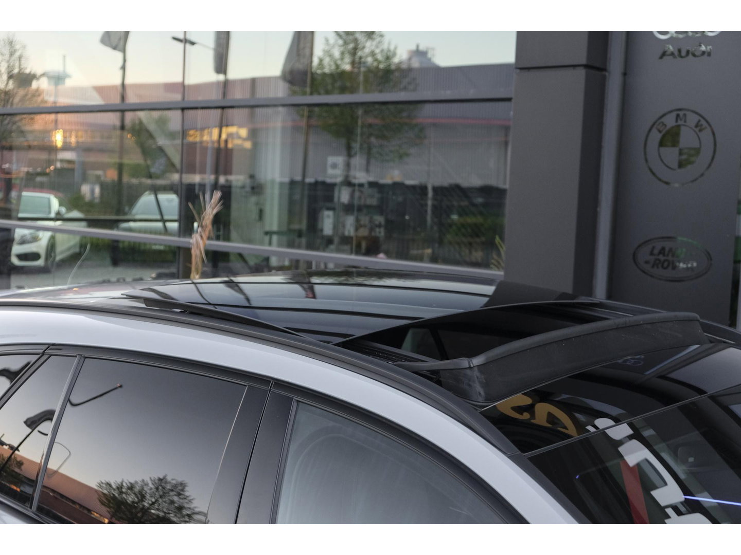 Mercedes-Benz E-Klasse Estate E53 AMG 612pk 4MATIC+ Panoramadak *BTW* Burmester 4d Massage Superscreen Stoelkoeling Trekhaak BOMVOL!! Alpin grau
