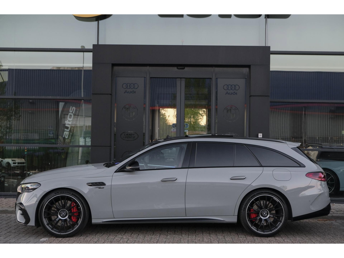 Mercedes-Benz E-Klasse Estate E53 AMG 612pk 4MATIC+ Panoramadak *BTW* Burmester 4d Massage Superscreen Stoelkoeling Trekhaak BOMVOL!! Alpin grau