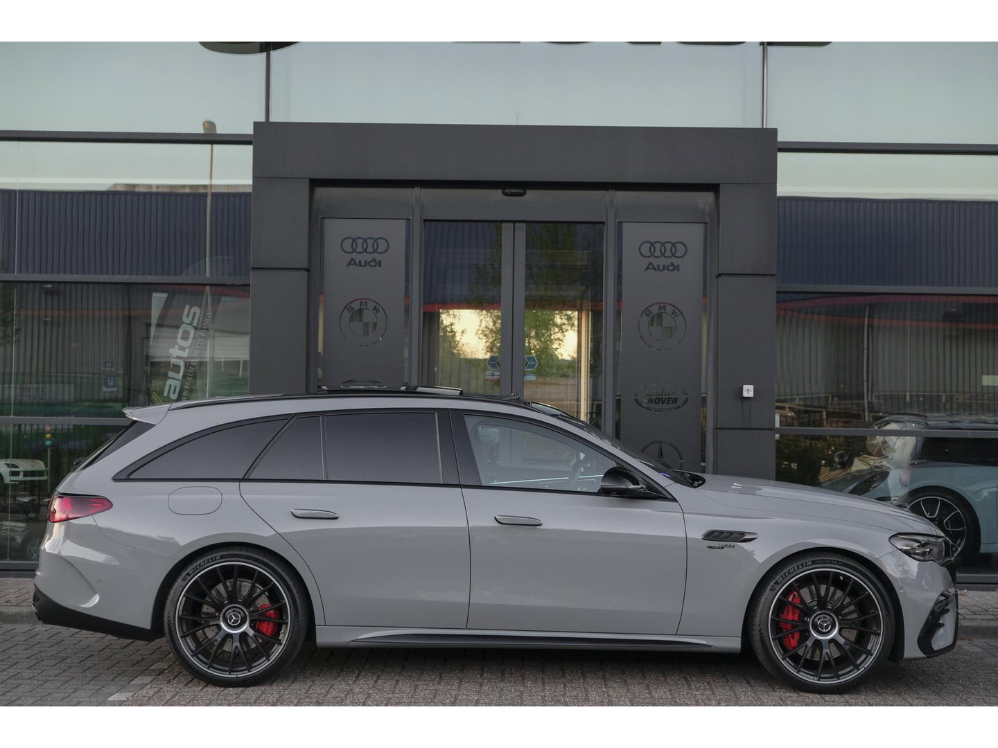 Mercedes-Benz E-Klasse Estate E53 AMG 612pk 4MATIC+ Panoramadak *BTW* Burmester 4d Massage Superscreen Stoelkoeling Trekhaak BOMVOL!! Alpin grau