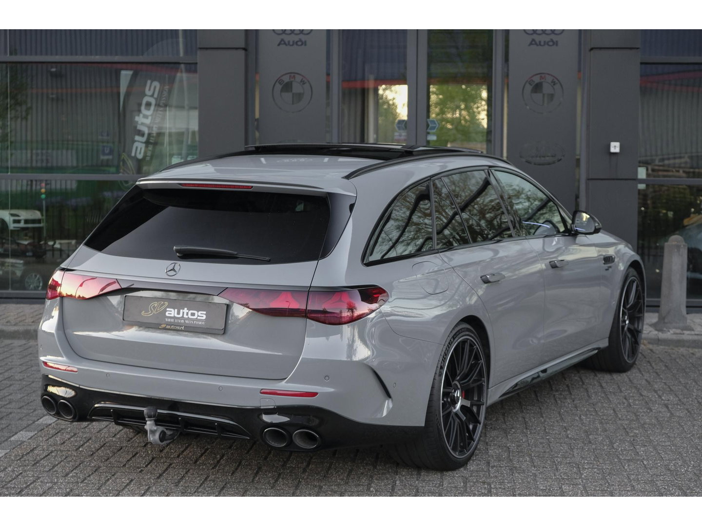 Mercedes-Benz E-Klasse Estate E53 AMG 612pk 4MATIC+ Panoramadak *BTW* Burmester 4d Massage Superscreen Stoelkoeling Trekhaak BOMVOL!! Alpin grau