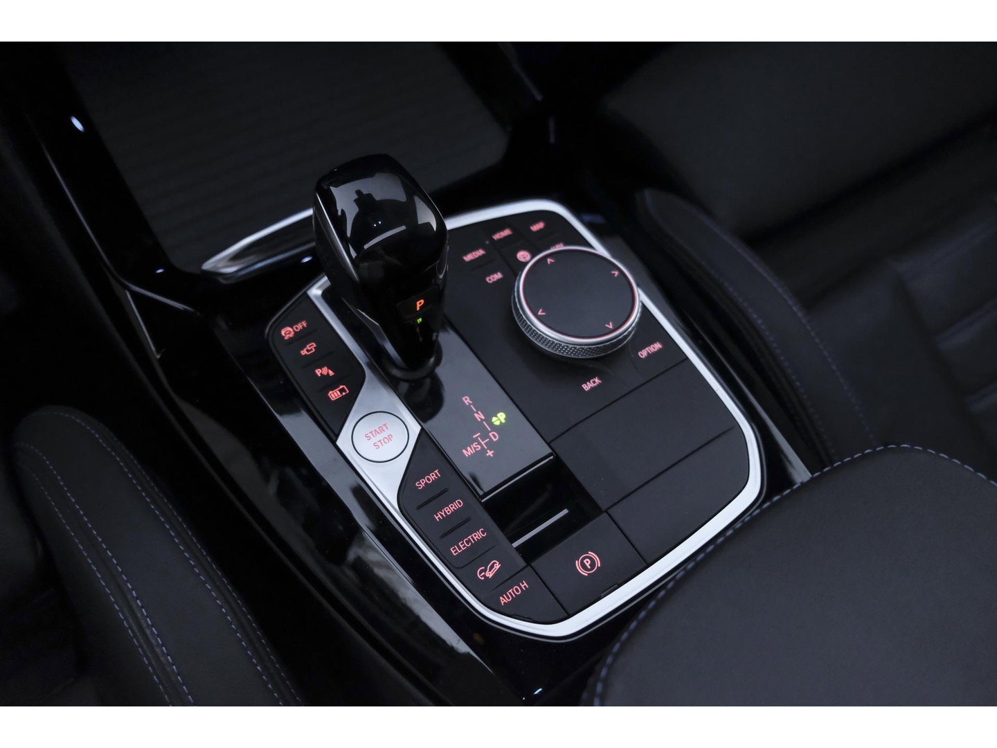 BMW X3 xDrive30e 292pk LCI M-sport Panoramadak X3M stoelen Brooklyn grau Trekhaak Adaptive cruise NLauto