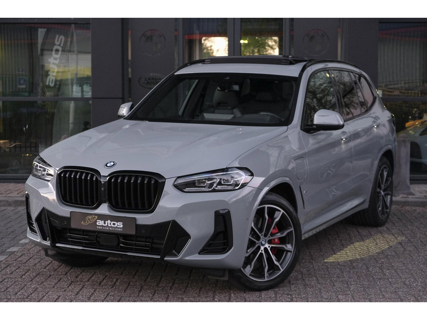 BMW X3 xDrive30e 292pk LCI M-sport Panoramadak X3M stoelen Brooklyn grau Trekhaak Adaptive cruise NLauto